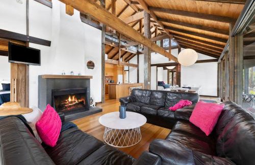 Lorne House | Dridan House: Guest Rated 9.7, Pet & Child Friendly Retreat