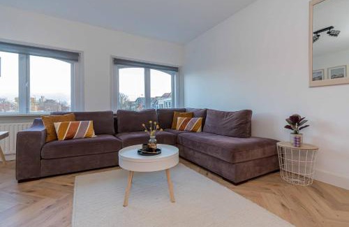 Zierikzee Apartment | Family-Friendly Getaway at Drie Wijzen Hotel