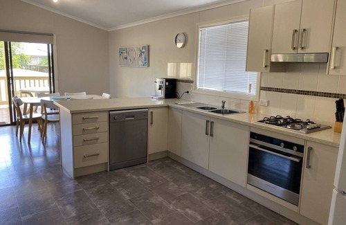 Melville House | Pet-Friendly Retreat @ Coobowie with Ocean View & Pool