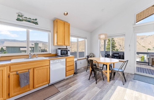 Orondo House | Unwind at Drift Away Lake House with Pool & Scenic Views