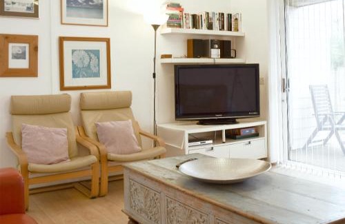 Middleton-on-Sea House | Pet-Friendly Drift In: A 4-Star Family Getaway Awaits