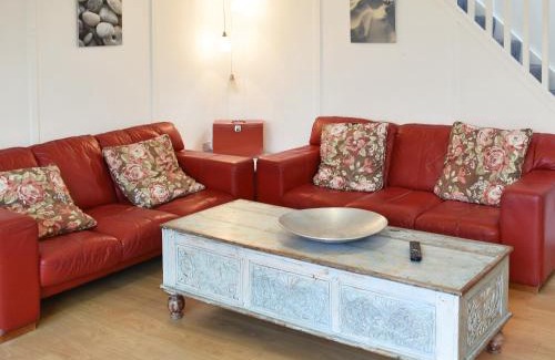 Middleton-on-Sea House | Pet-Friendly Drift In: A 4-Star Family Getaway Awaits