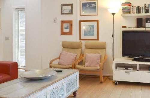 Middleton-on-Sea House | Pet-Friendly Drift In: A 4-Star Family Getaway Awaits