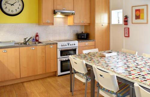 Middleton-on-Sea House | Pet-Friendly Drift In: A 4-Star Family Getaway Awaits