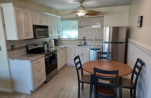 Siesta Key Cottage | Inviting Beachfront Hotel with Heated Pool & Top Amenities