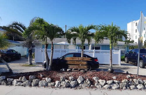 Siesta Key Cottage | Inviting Beachfront Hotel with Heated Pool & Top Amenities