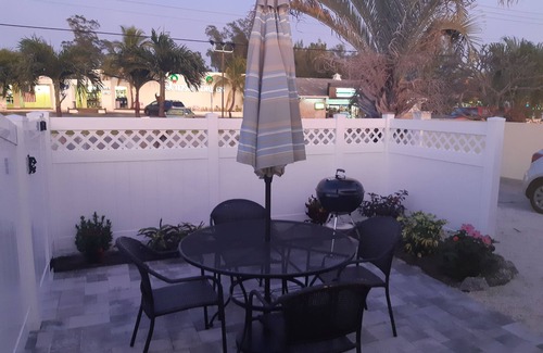 Siesta Key Cottage | Inviting Beachfront Hotel with Heated Pool & Top Amenities