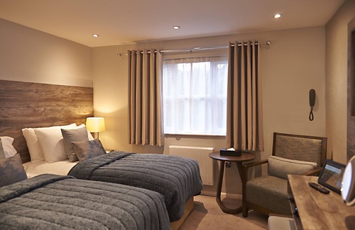 Wyboston Hotel | Relax at The Waterfront Hotel Spa & Golf - 4-Star Comfort