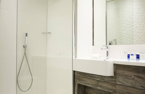 Wyboston Hotel | Relax at The Waterfront Hotel Spa & Golf - 4-Star Comfort