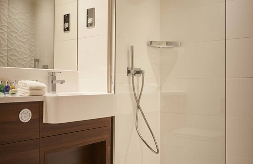Wyboston Hotel | Relax at The Waterfront Hotel Spa & Golf - 4-Star Comfort