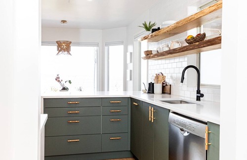 Regional District of Nanaimo House | Unmatched Stay at DRIFT: Oceanfront with Sauna & Kitchen