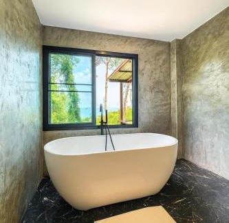 Ko Chang Hotel | Pet-Friendly Retreat at Drifters Anchor - 5 Star Comfort