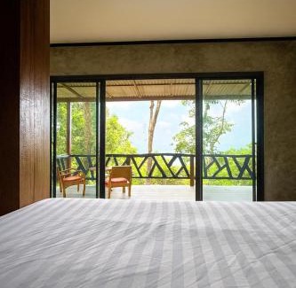 Ko Chang Hotel | Pet-Friendly Retreat at Drifters Anchor - 5 Star Comfort