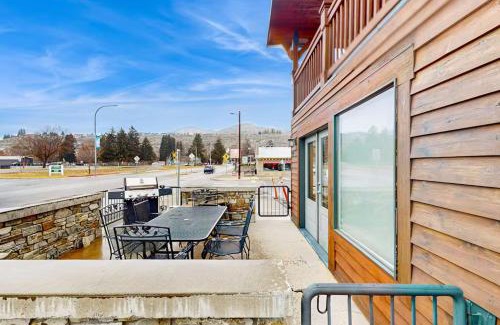 Chelan Apartment | Guest Rated 9.4: Driftin' Cabanas with Oceanfront Views