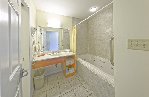 Ship Bottom Hotel | Oceanfront Escape at Drifting Sands Hotel with Pool & Spa