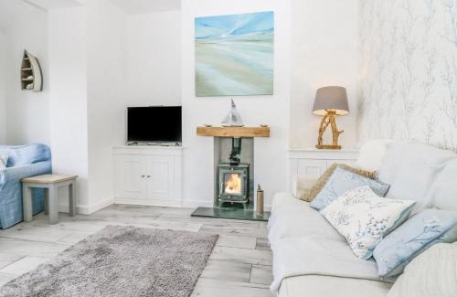 Barrow-in-Furness House | Exceptional Stay at Driftwood on Roa Island - Child Friendly