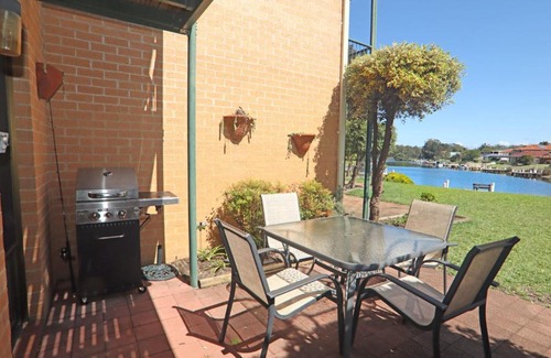 Sussex Inlet House | Driftwood: Family-Friendly Retreat with Pool & 9/10 Rating