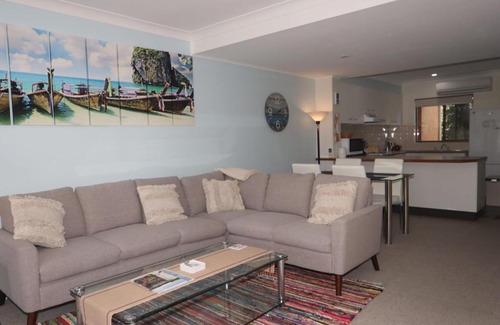 Sussex Inlet House | Driftwood: Family-Friendly Retreat with Pool & 9/10 Rating