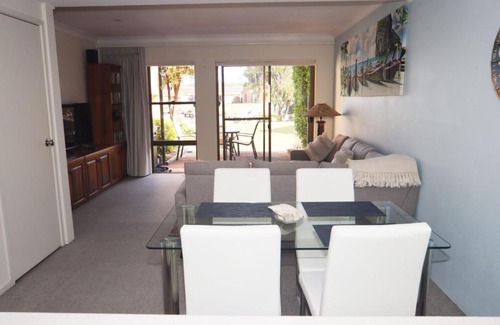 Sussex Inlet House | Driftwood: Family-Friendly Retreat with Pool & 9/10 Rating