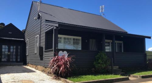 Kiama Villa | Pet-Friendly Driftwood Beach House with Oceanfront Views