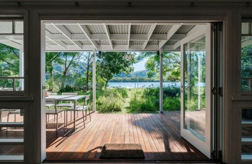 Patonga House | Tranquil Driftwood By The Water - Family Friendly Escape