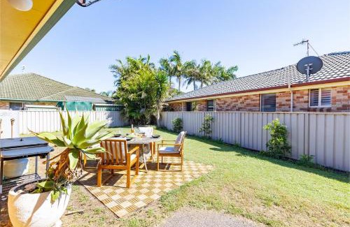 Fingal Bay House | Pet-Friendly Driftwood Cottage with Wi-Fi and Ground Floor Access