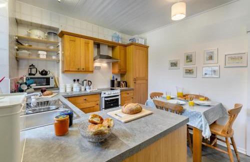 Mousehole House | Pet-Friendly Driftwood Cottage in Picturesque Mousehole