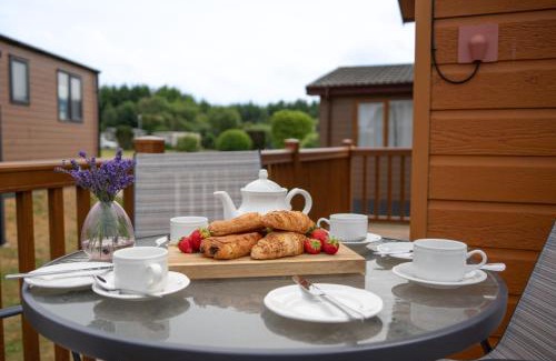 Mullacott House | Idyllic Driftwood Lodge: Pet & Child-Friendly Retreat