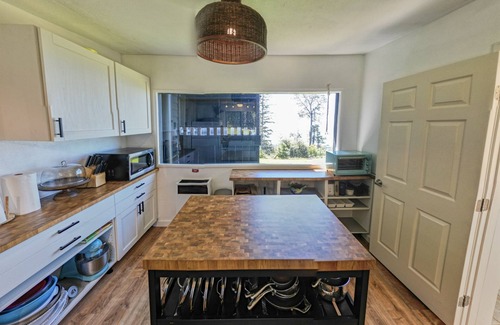 Cazadero Cabin | Explore Driftwood Lodge: 5 BR Estate with Pool & Spa
