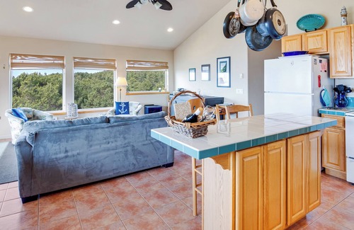 Waldport House | Cozy Driftwood Loft in Seal Rock - Rated 9.8/10