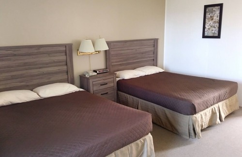 Rogers City Hotel | Family-Friendly Escape at Driftwood Motel with Pool & Breakfast