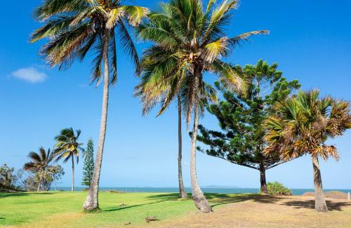 Yeppoon Apartment | Relax at Driftwood on the Beach with Oceanfront Views