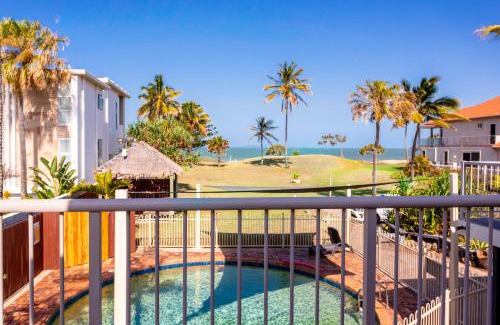 Yeppoon Apartment | Relax at Driftwood on the Beach with Oceanfront Views