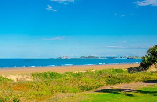 Yeppoon Apartment | Relax at Driftwood on the Beach with Oceanfront Views