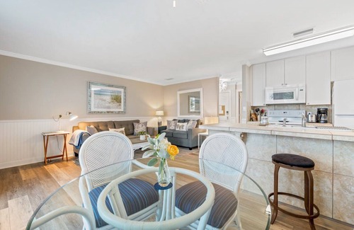 Jekyll Island Condo | Idyllic Driftwood Paradise with Ocean View & Spa Amenities