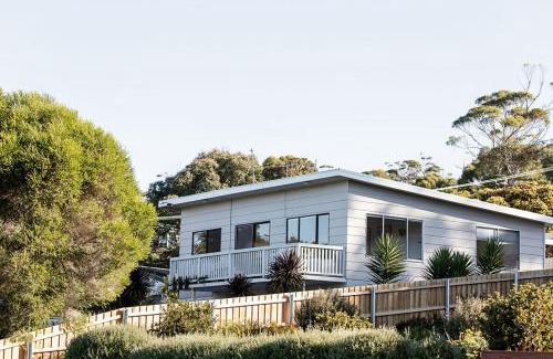 Binalong Bay House | Cozy Driftwood Rest Binalong Bay: Pet-Friendly Retreat