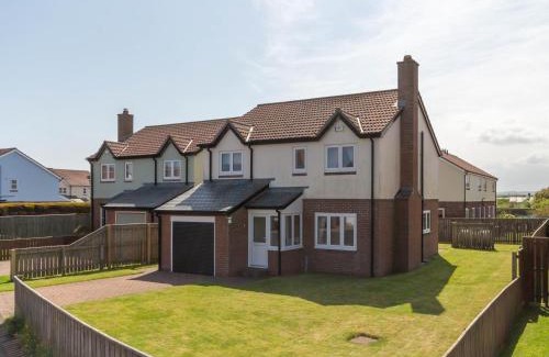 Beadnell House | Driftwood Sands: Ocean View & Child-Friendly Retreat