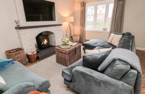 Beadnell House | Driftwood Sands: Ocean View & Child-Friendly Retreat