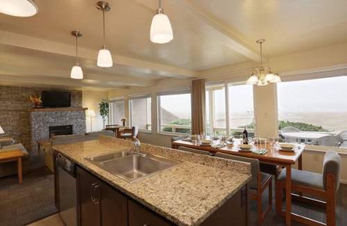 Florence Hotel | Beachfront Retreat at Driftwood Shores Resort & Conference Center