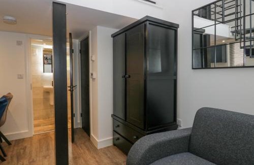 Roosebeck House | Exceptional Driftwood Studio: 4-Star Pet-Friendly Retreat