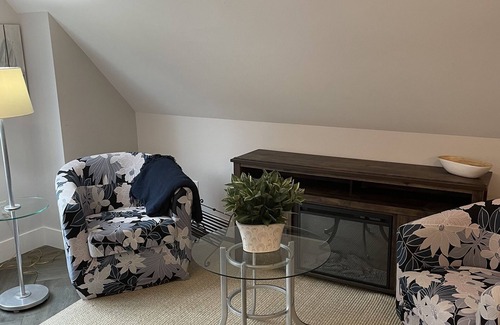 Regional District of Nanaimo Apartment | Driftwood Studio Loft: Oceanfront Retreat with Family Amenities