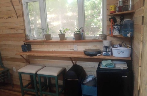 Ozone Cabin | Tranquil Treehouse Cabin: Pet-Friendly Retreat with AC