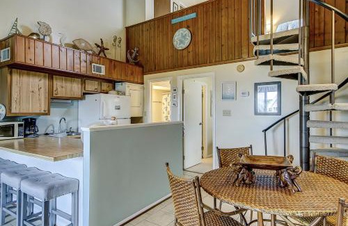 Ocean Ridge Apartment | Discover Driftwood Villa - Family & Pet Friendly Retreat