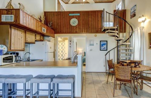 Ocean Ridge Apartment | Discover Driftwood Villa - Family & Pet Friendly Retreat