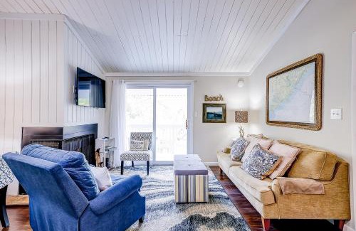 Ocean Ridge Apartment | Driftwood Villa: Guest Favorite with Pet-Friendly Amenities