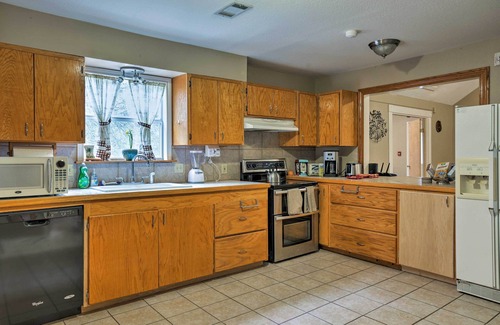Dripping Springs House | Charming Dripping Springs Home with Pool & Deck Near Venue