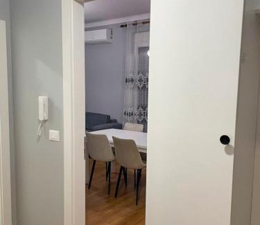 Mbrostar-Urë Apartment | DRITA 2 Cozy Modern Apartment Fier