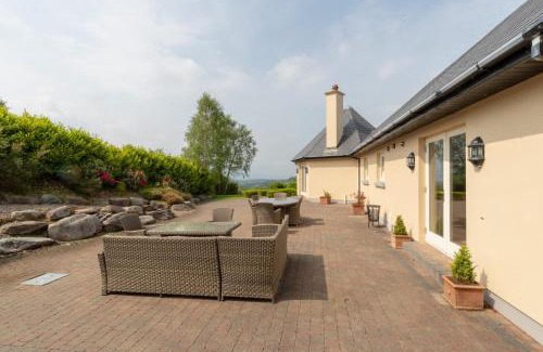 Kenmare Villa | Oceanfront Dromard: Eco-Friendly Retreat with Hot Tub