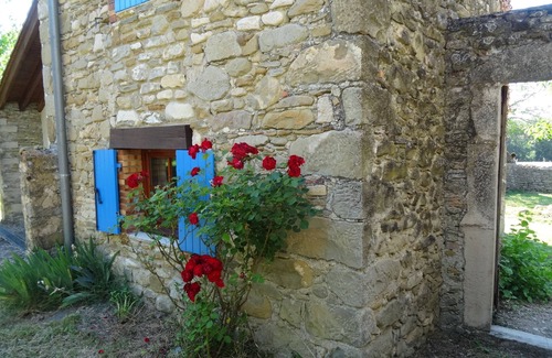 Pont-de-Barret Cottage | Indulge in Comfort at Gîte La Colline - Guest Rated 10/10