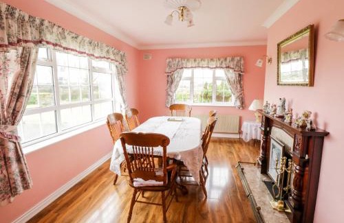 Dromore West House | Family-Friendly Dromore West Cottage with High Ratings